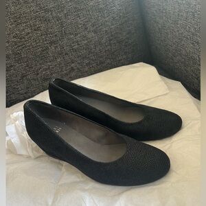 Stuart Weitzman Black Textured Flats